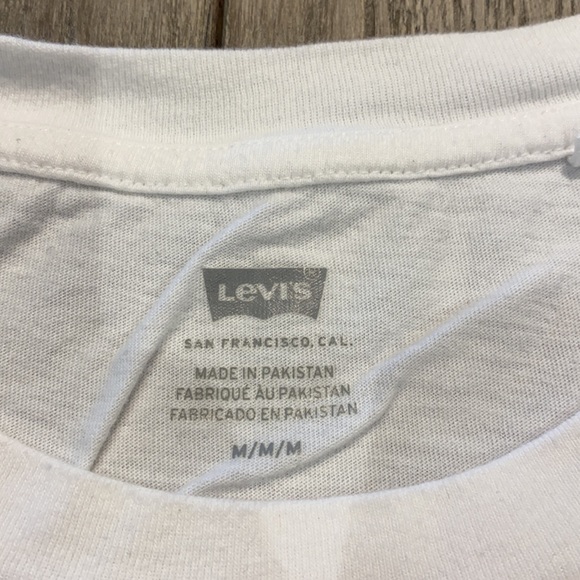 Levis Crop T Shirt - Picture 2 of 6